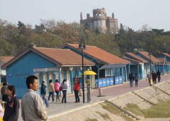 Набережная у квартала Бадагуань (Ba Da Guan) – фотографии Китая