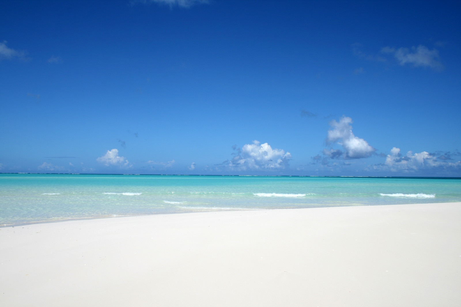 Небольшой остров Пэррот-Кей (Тёркс и Кайкос) – фотографии Тёркс и Кайкос