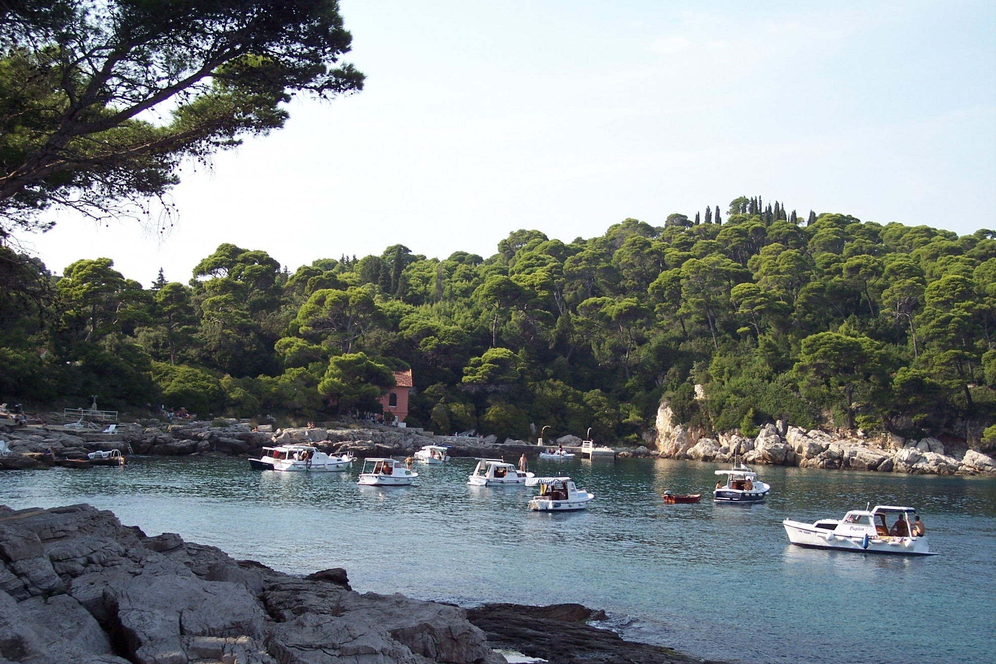 Яхты и катера на острове Локрум, Хорватия. Фото 1 – фотографии Хорватии