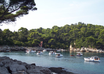 Яхты и катера на острове Локрум, Хорватия. Фото 1 – фотографии Хорватии