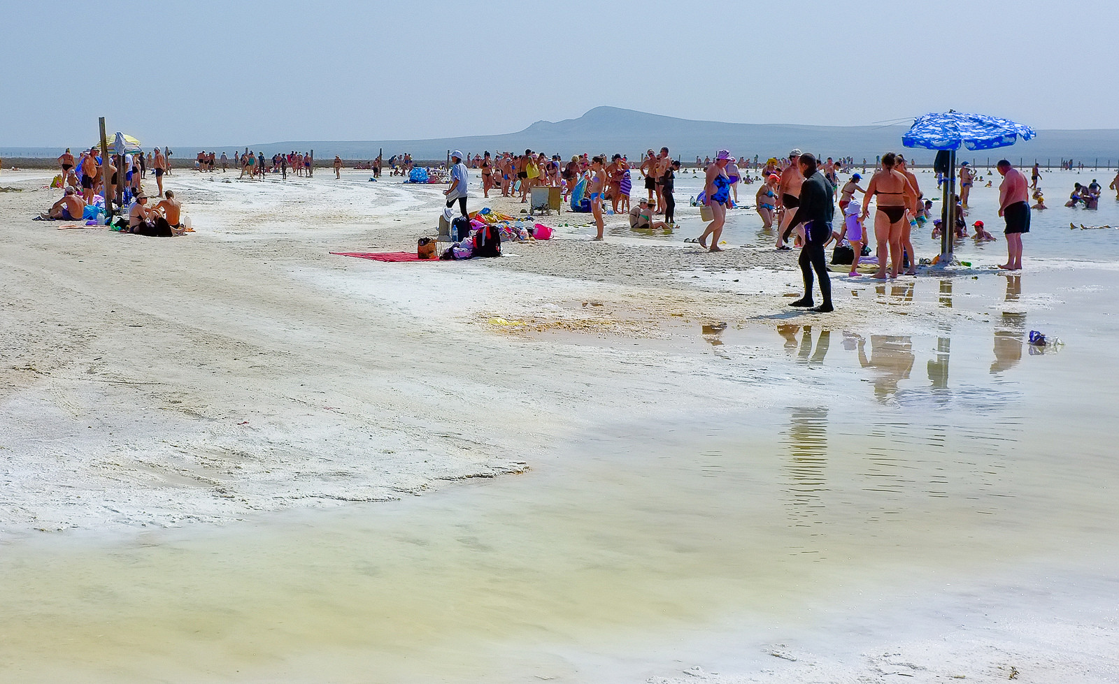 Отдыхащие на озере Баскунчак – фотографии России