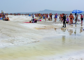 Отдыхащие на озере Баскунчак – фотографии России