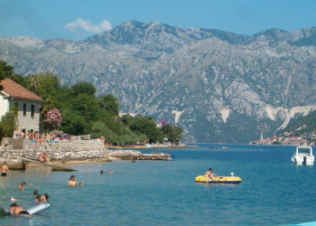 Море в Прчань, Черногория – фотографии Черногории