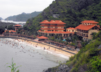 Народу на этом пляже всегда не мало – фотографии Вьетнама