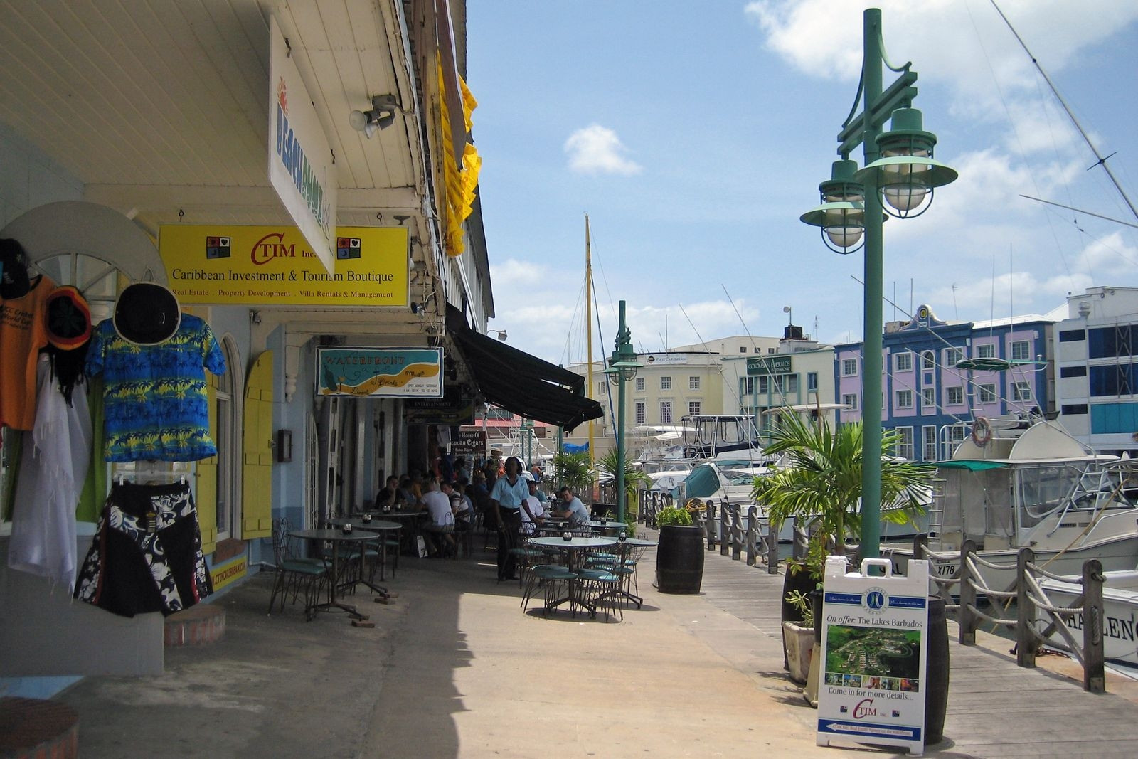 Улица в Бриджтауне, Барбадос – фотографии Барбадоса