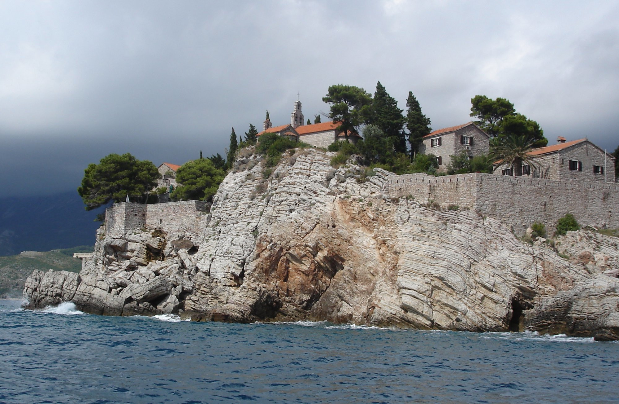 Скала в Святой Стефан, Черногория. Фото 4 – фотографии Черногории