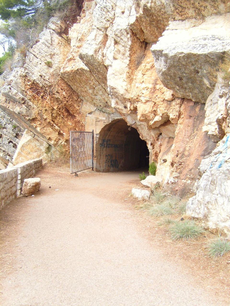 Скала в Петровац, Черногория. Фото 27 – фотографии Черногории