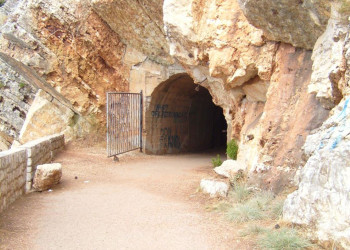 Скала в Петровац, Черногория. Фото 27 – фотографии Черногории