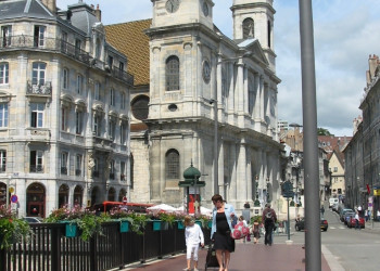 Улица в Безансоне, Франция. Фото 9 – фотографии Франции