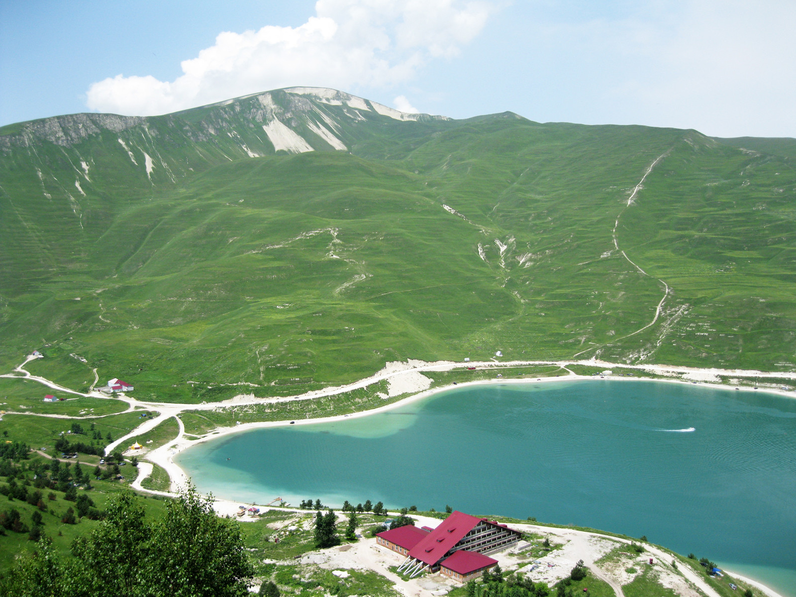 Озеро Казеной-Ам на Кавказе – фотографии России