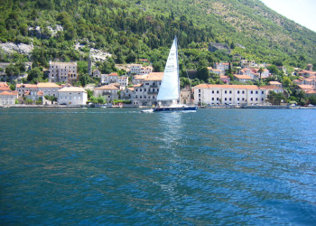 Яхта в Пераст, Черногория – фотографии Черногории