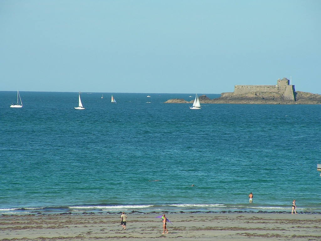 Море в Динарде, Франция. Фото 8 – фотографии Франции