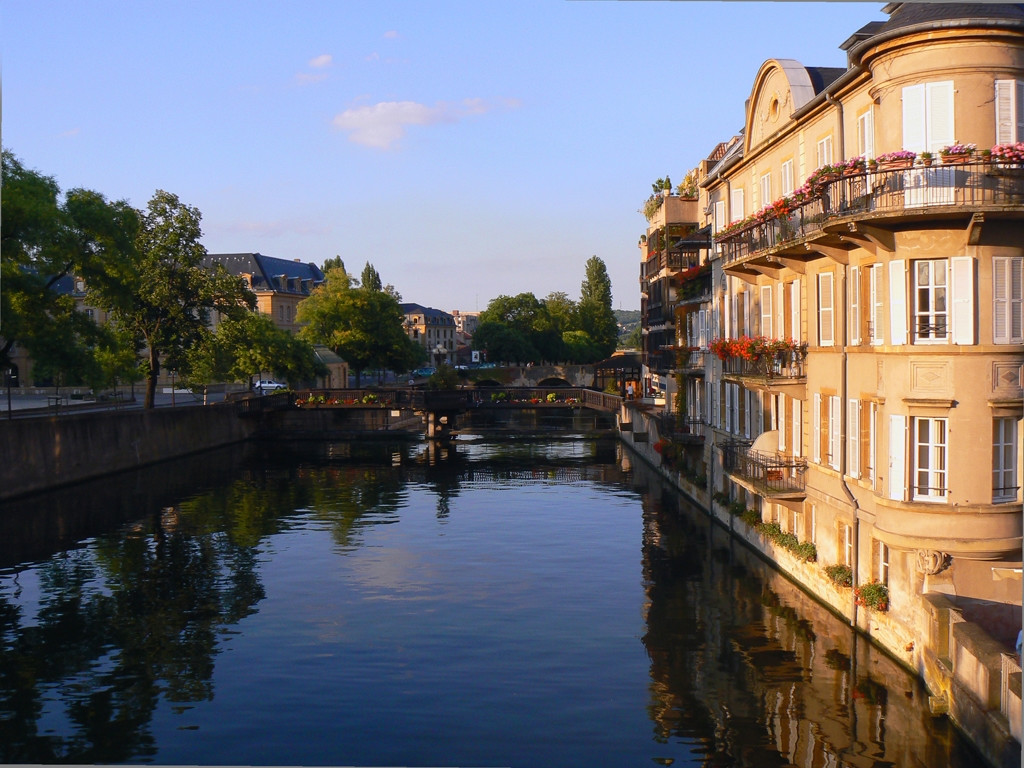 Канал в Мец, Франция. Фото 1 – фотографии Франции