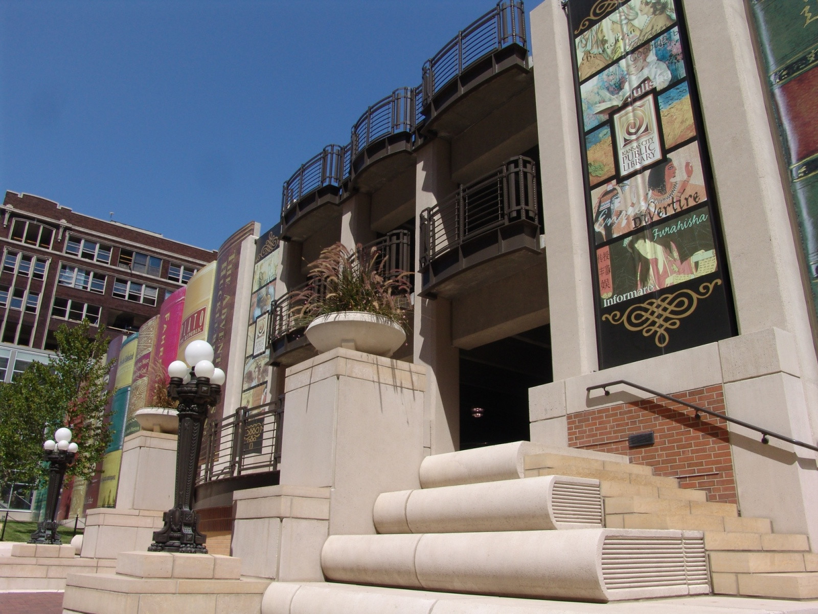 Самые необычные здания мира: Библиотека Канзас-Сити – фотографии США