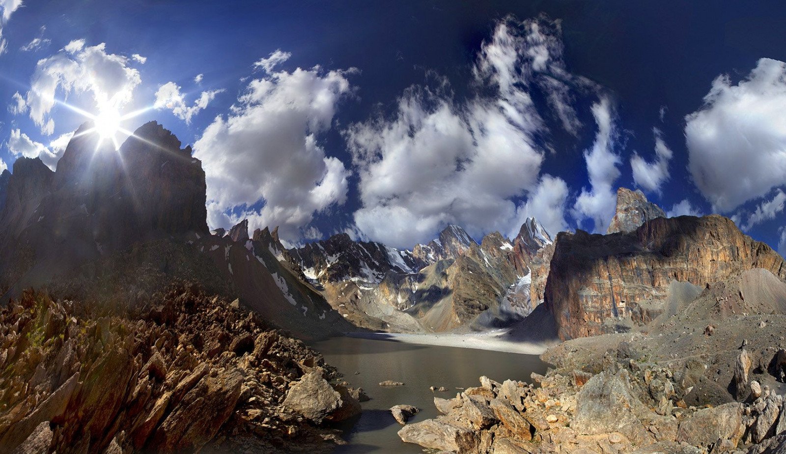 Озеро мутное. Высота – 3430 м. Подножье горы Чимтарга – фотографии Таджикистана