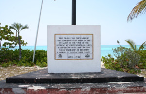 Памятник в Сан Сальвадоре, Багамские острова – фотографии Багамских островов