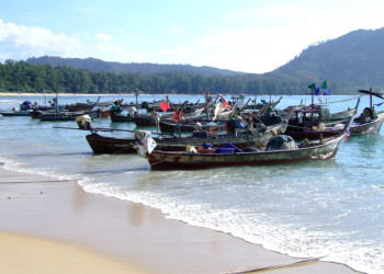 Лодки в Най-Янг-Бич, Тайланд – фотографии Таиланда