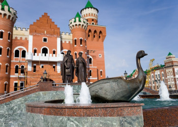 Фонтан-памятник Святым преподобным Петру и Февронии – фотографии России