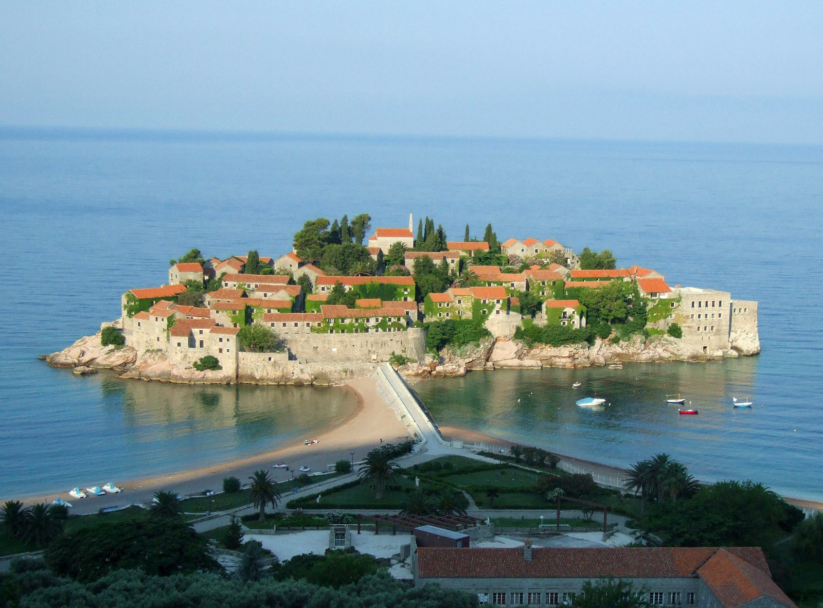 Дома на острове Святой Стефан, Черногория. Фото 17 – фотографии Черногории