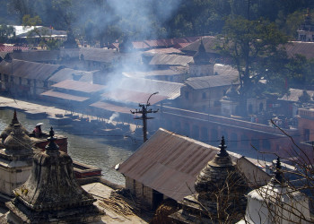 Дым от кремации в Пашупатинатхе – фотографии Непала