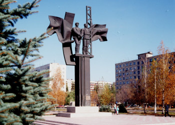 Памятник воинам в Старом Осколе, Россия. Фото 1 – фотографии России