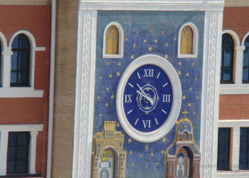 Часы национальной художественной галереи в Йошкар-Оле. Фото 1 – фотографии России