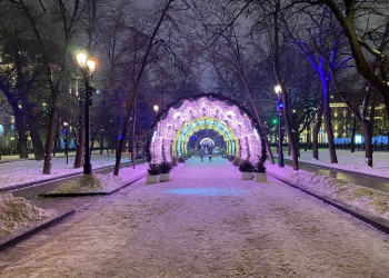 Никитский бульвар в Москве, новогодняя ночь 31 декабря 2020 – фотографии России