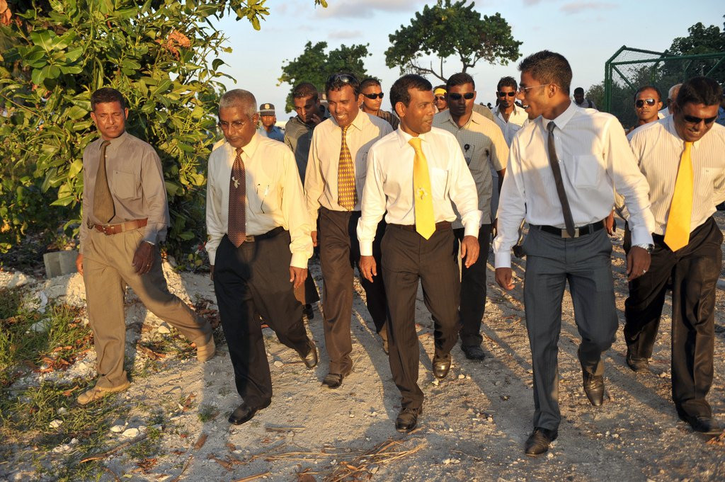 Президент Мальдив - Мохамед Нашид (в центре) – фотографии Мальдивских островов