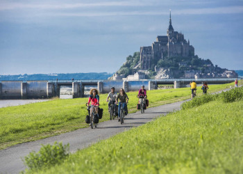 Крошечная островная коммуна Мон-Сен-Мишель (Mont Saint Michel), Франция – фотографии Франции