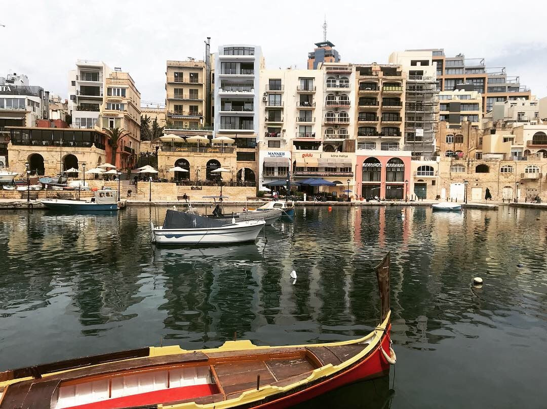 Залив Спинола, Сент-Джулианс, Мальта – фотографии Мальты