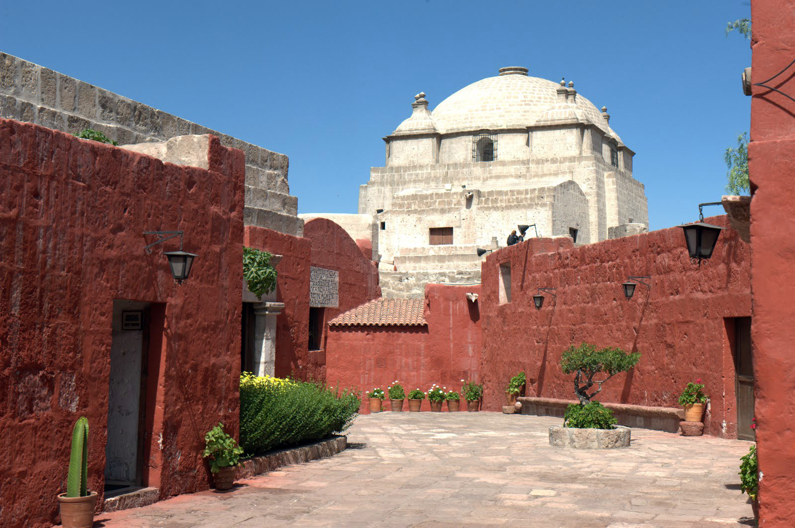 Архитектура монастыря Санта-Каталина, Арекипа, Перу – фотографии Перу