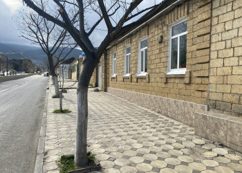 Улица рядом с крепостной стеной, Дербент – фотографии России