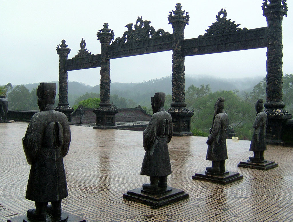 Гробница Кхай-Динь (Lăng Khai Dinh) в Хюэ – фотографии Вьетнама