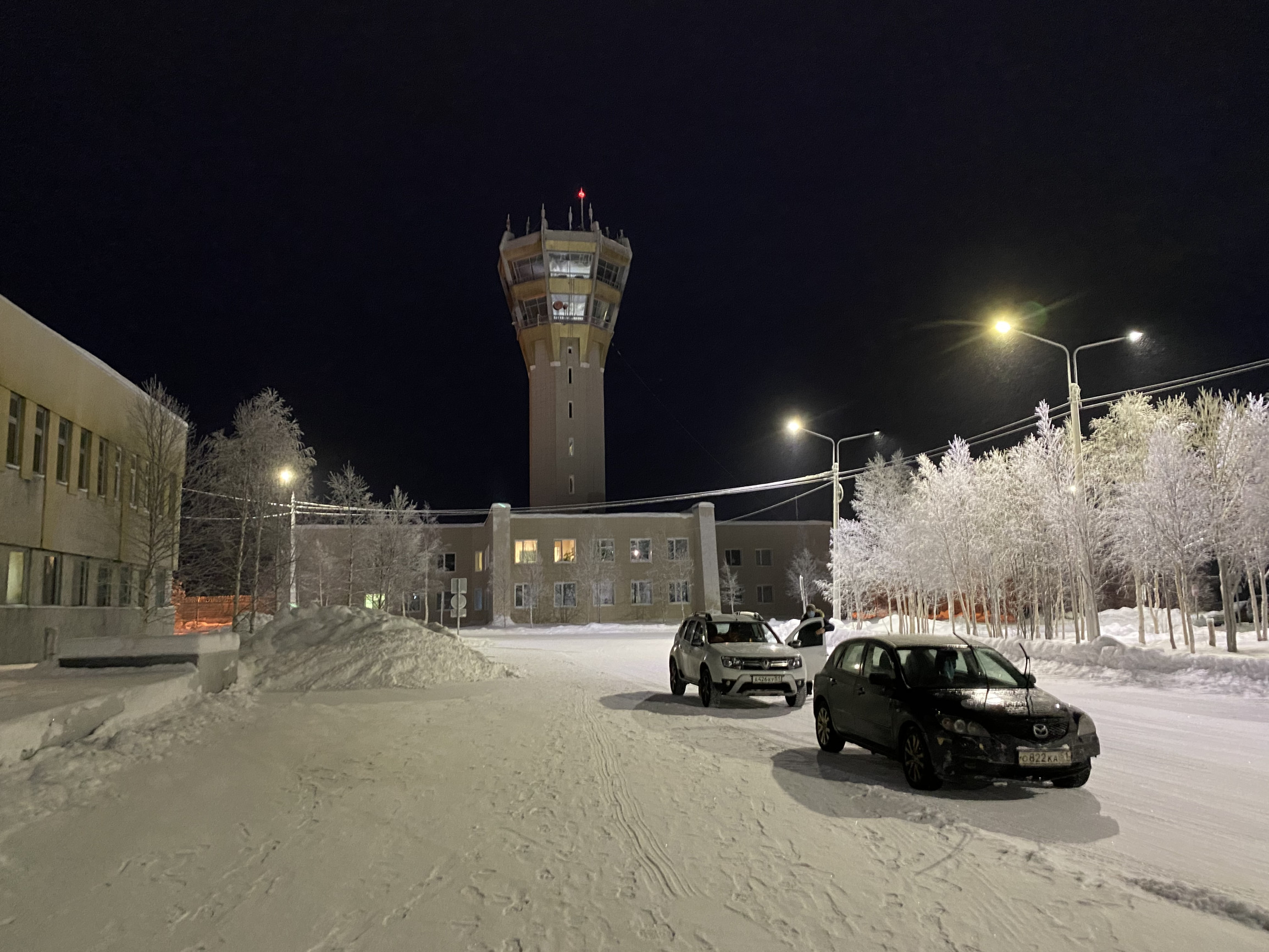 Аэропорт Хибины (Апатиты) вид с улицы – фотографии России