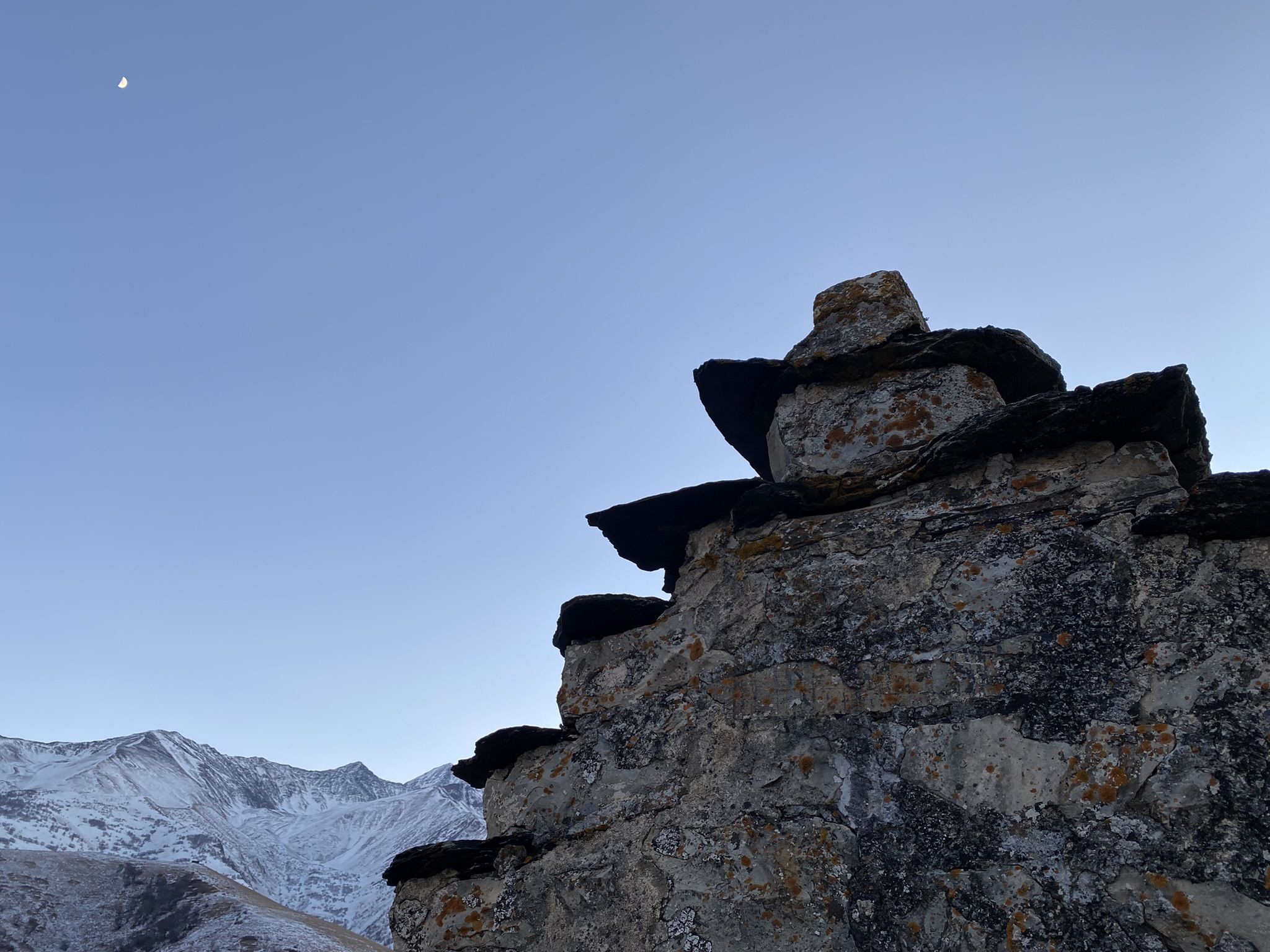 Город мёртвых Даргавс в Северной Осетии, ближе к вечеру – фотографии России