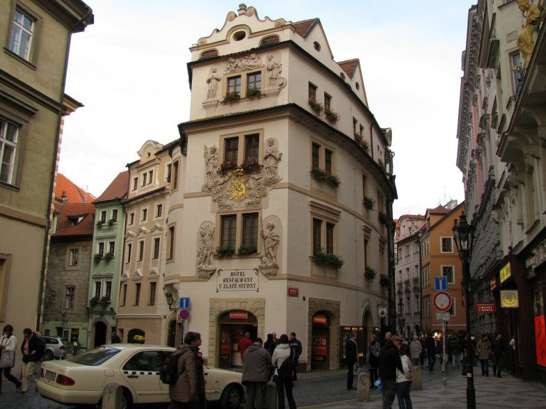 Дом «У золотого колодца» (U zlaté studně) – фотографии Чехии