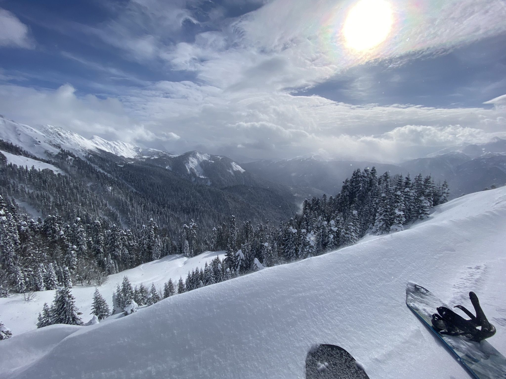 Красивая трасса Календула на Роза Хутор - снег, солнце, лес и чистый воздух – фотографии России