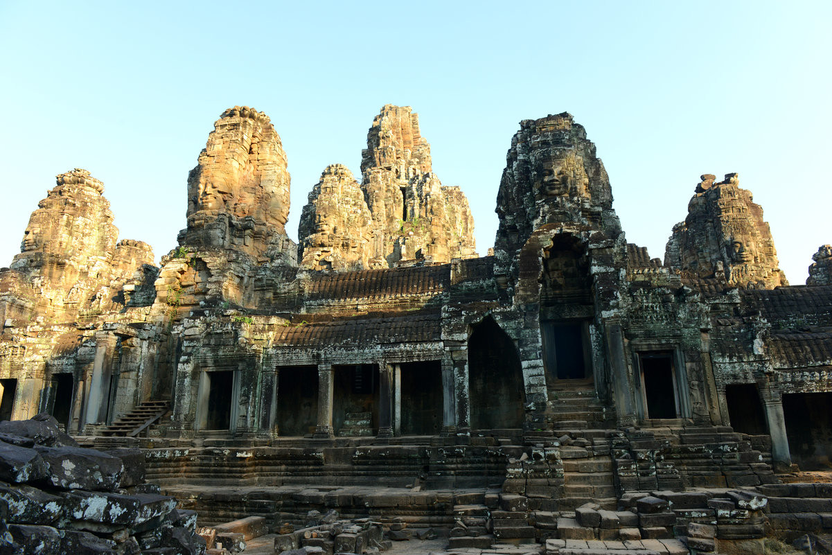 Храм Байон (Bayon) в заповеднике Ангкор, Камбоджа – фотографии Камбоджи
