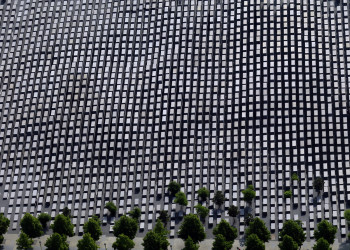 Огромный мемориал жертвам Холокоста в Берлине  – фотографии Германии