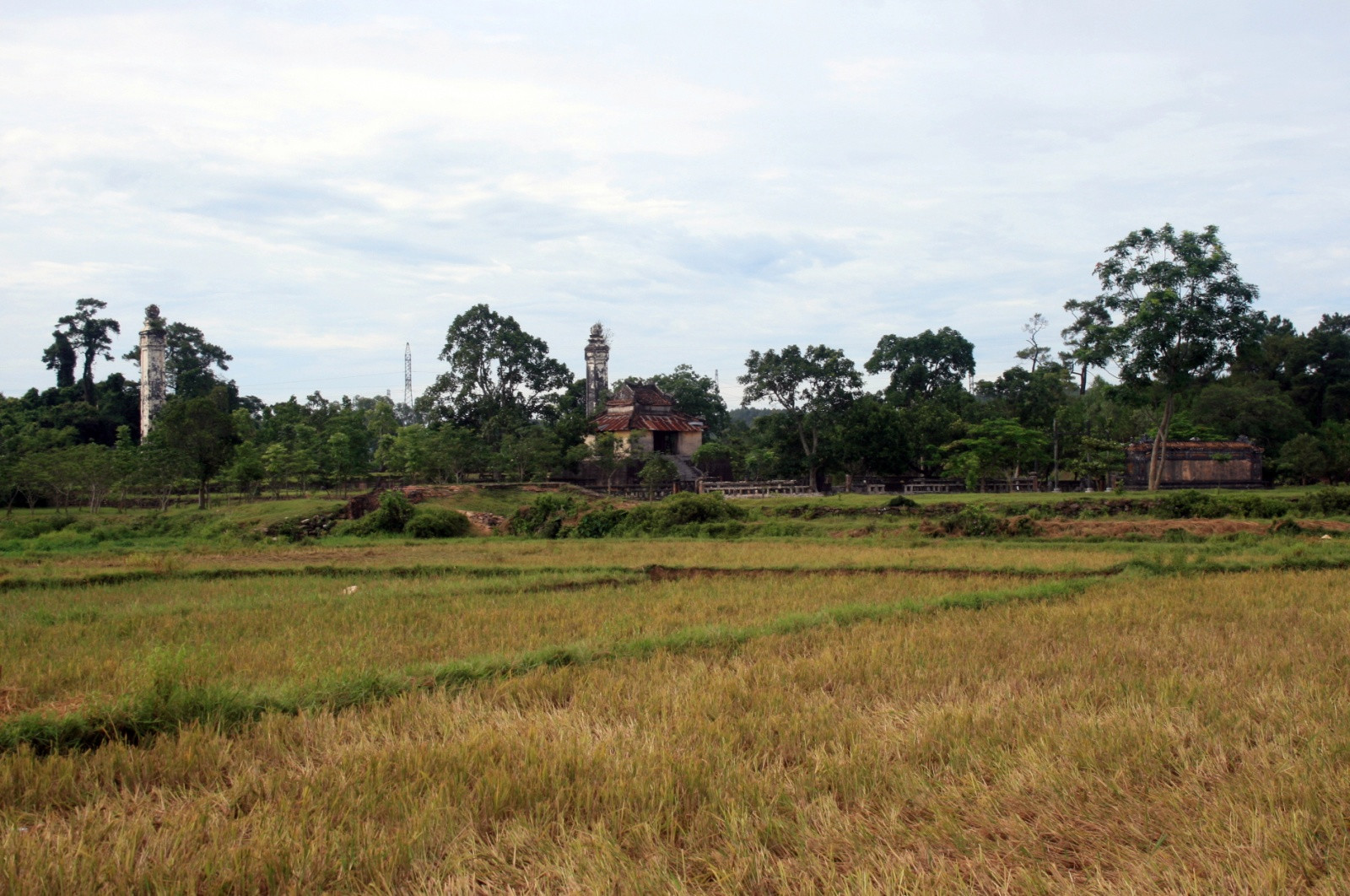 Гробница Тхиеу Чи в пригороде Хюэ – фотографии Вьетнама