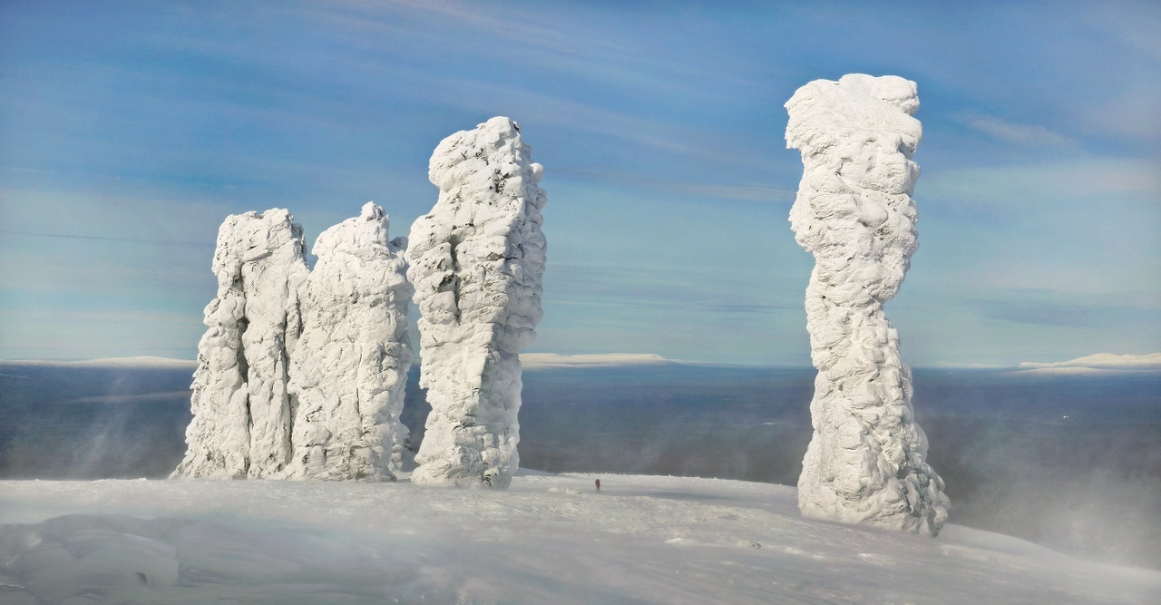 Скалы Маньпупунёр – фотографии России