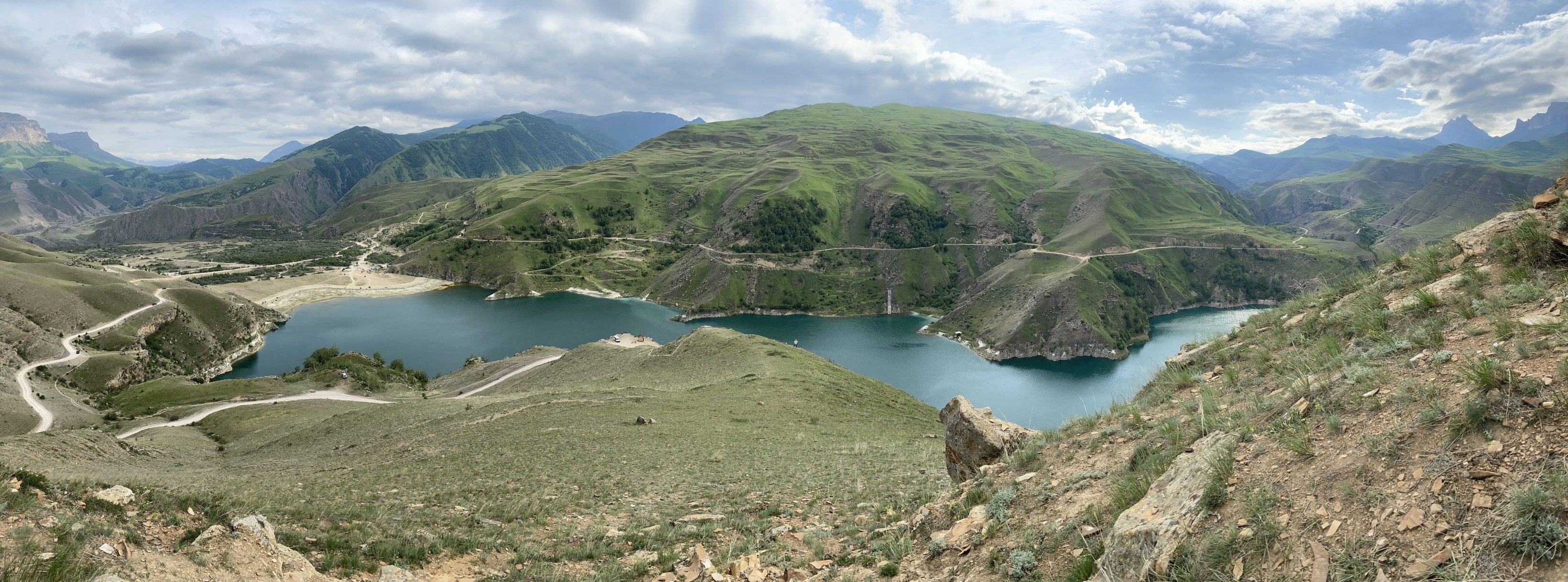 Панорамное фото озера Гижгит – фотографии России