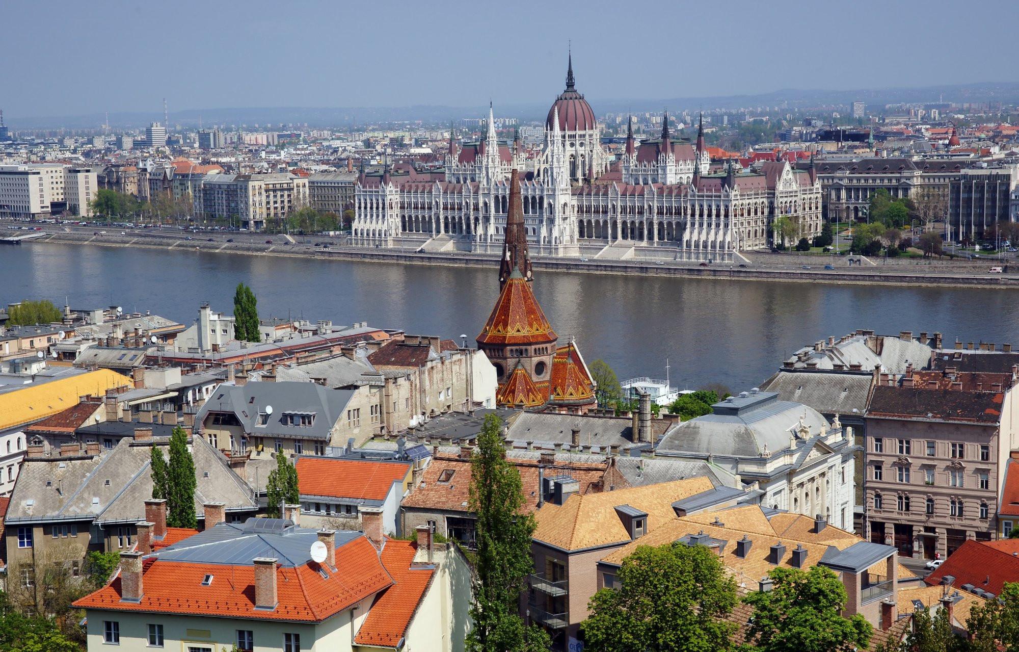 Панорамный вид на здание венгерского парламента – фотографии Венгрии
