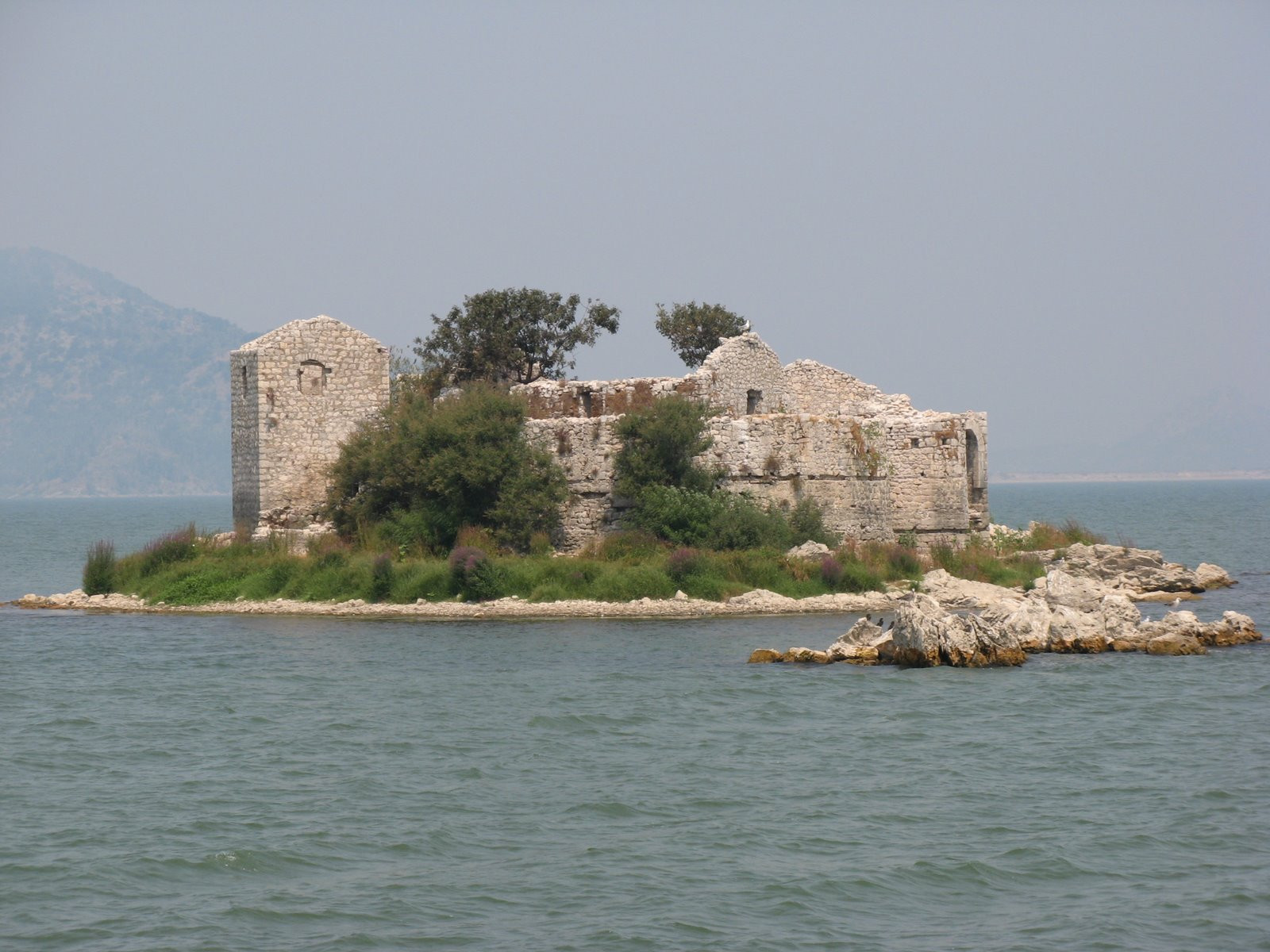 Остров в Национальном парке, Черногория. Фото 3 – фотографии Черногории