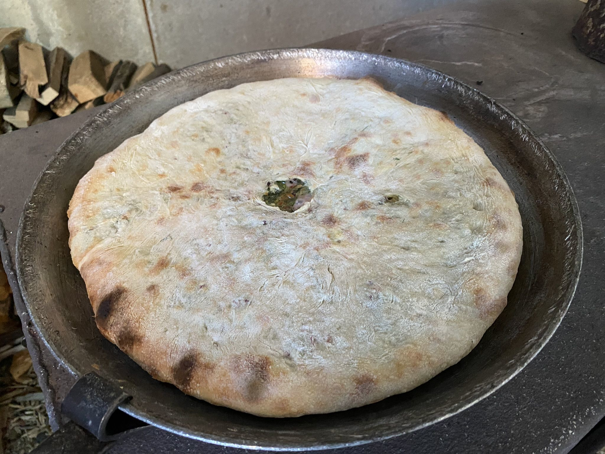 Северо-Осетинский пирог, только с печи – фотографии России