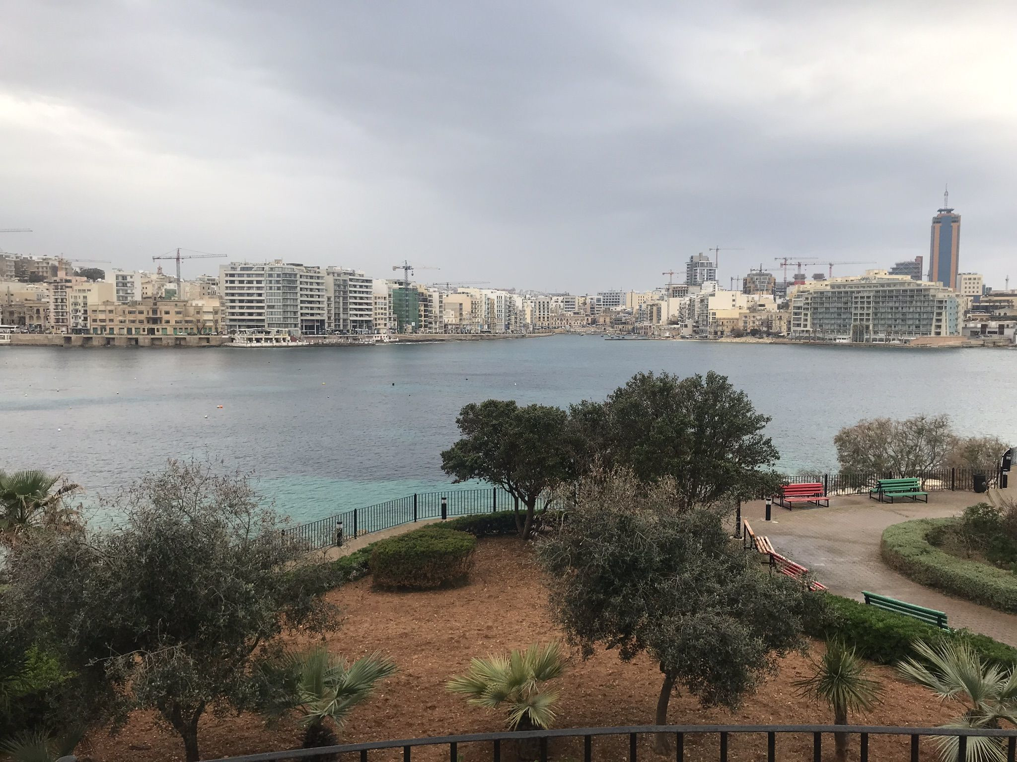 Вид с набережной залива Эксилс, Слима – фотографии Мальты