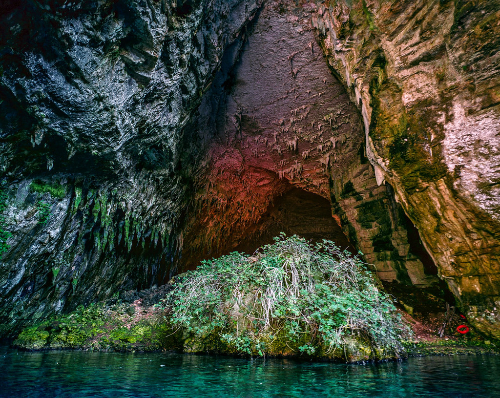 Озёрная пещера Мелиссани (Melissani Cave) – фотографии Греции
