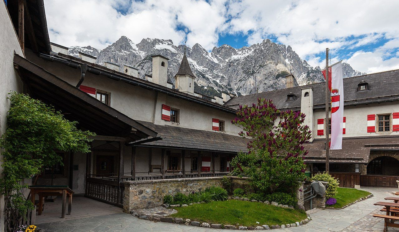 Замок Хоэнверфен 3 – фотографии Австрии