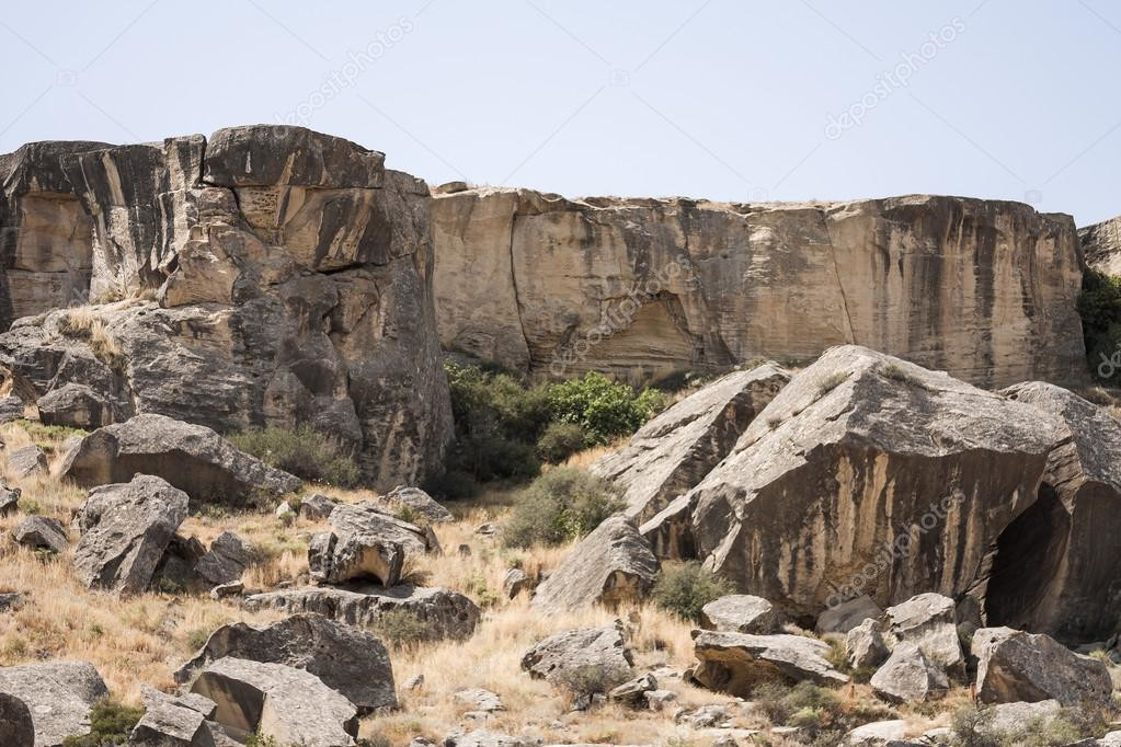 Площадь невероятно живописной территории заповедника Гобустан составляет около 3100 гектар – фотографии Азербайджана