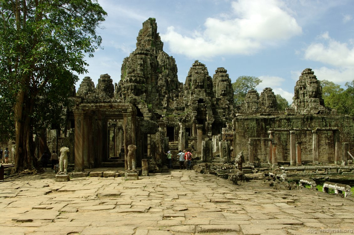 Храм Байон (Bayon) в заповеднике Ангкор, Сиемреап, Камбоджа – фотографии Камбоджи